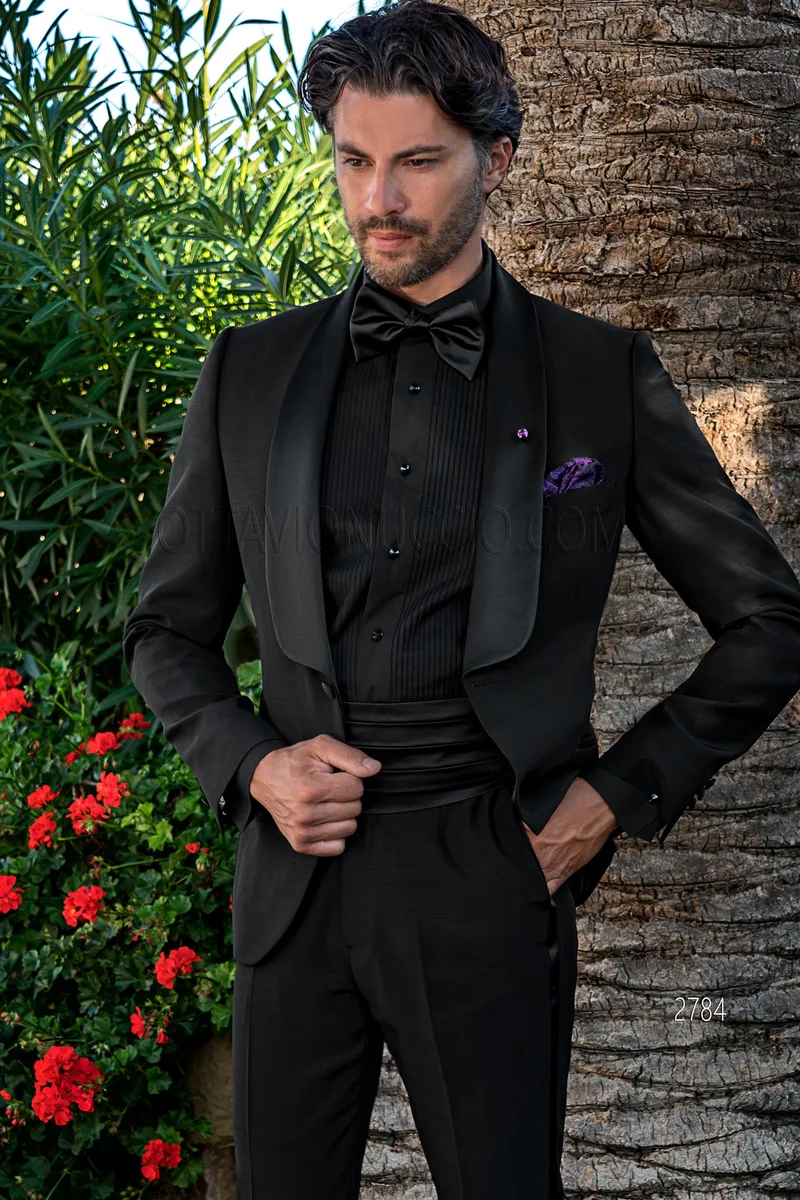 Smoking sciallato nero elegante per uno stile total-black – Piano americano