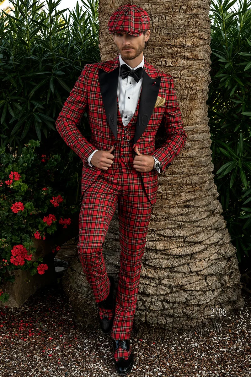 Smoking uomo completo in lana tartan Royal Stewart rosso – Figura intera
