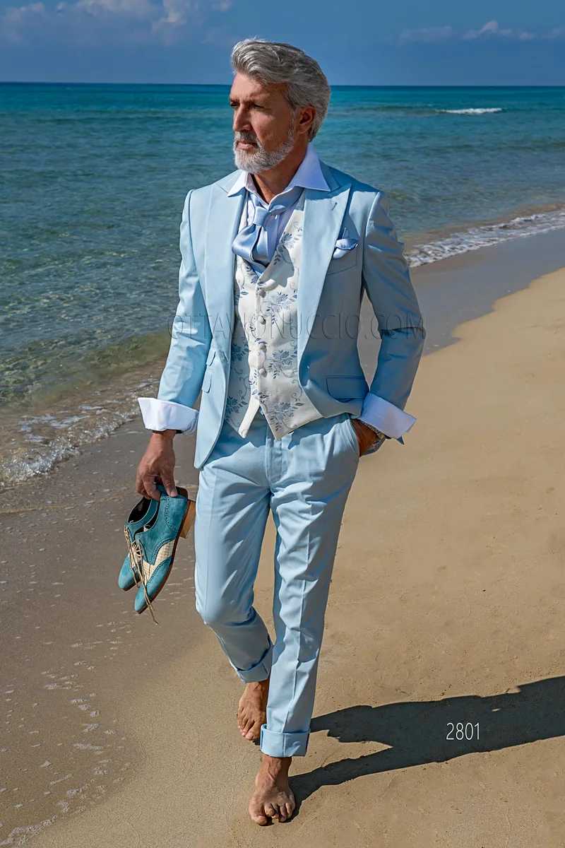 Eleganter sommerlicher Herrenanzug aus himmelblauem Baumwollsatin 1