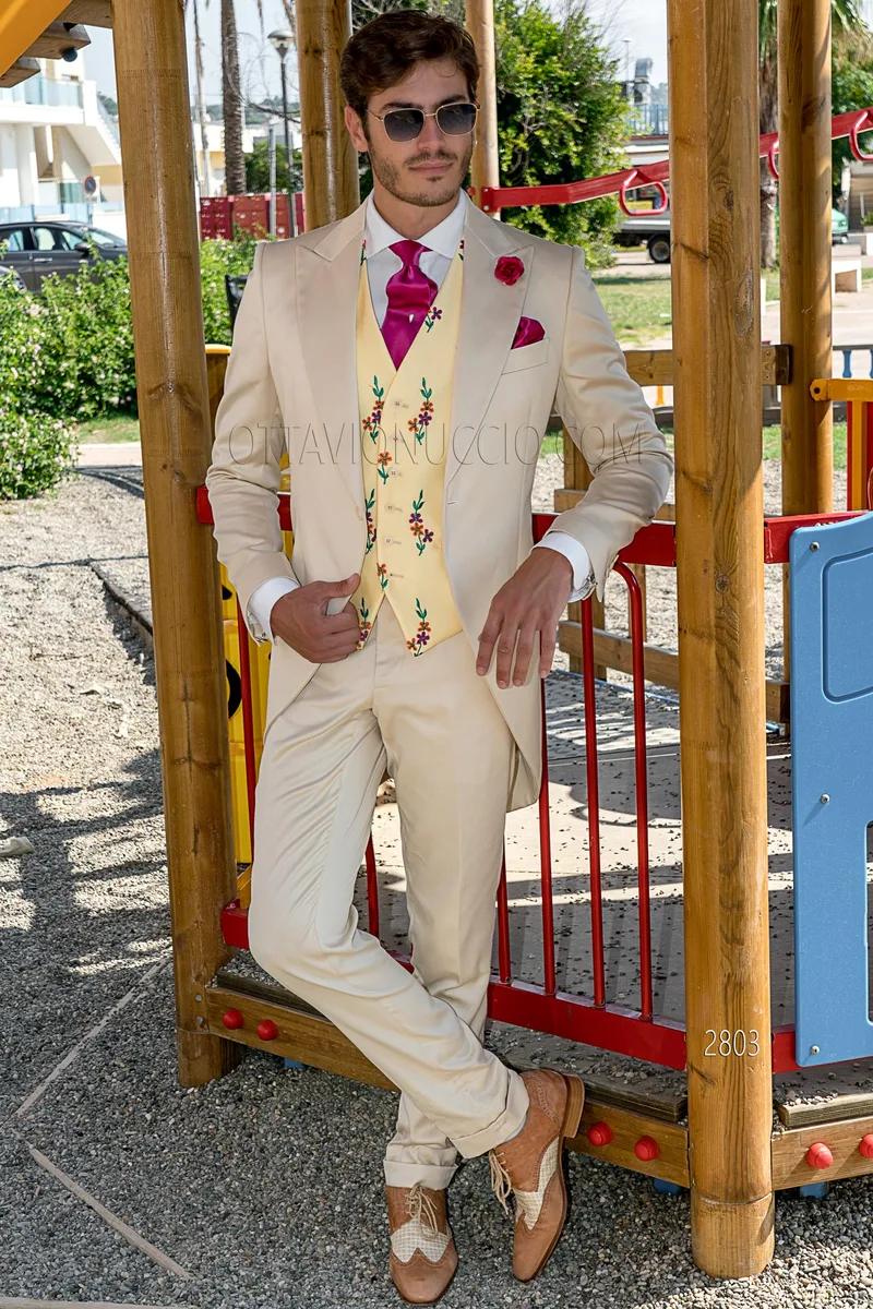 Demi-Morning suit in beige cotton satin for a vintage chic wedding – Full-length view