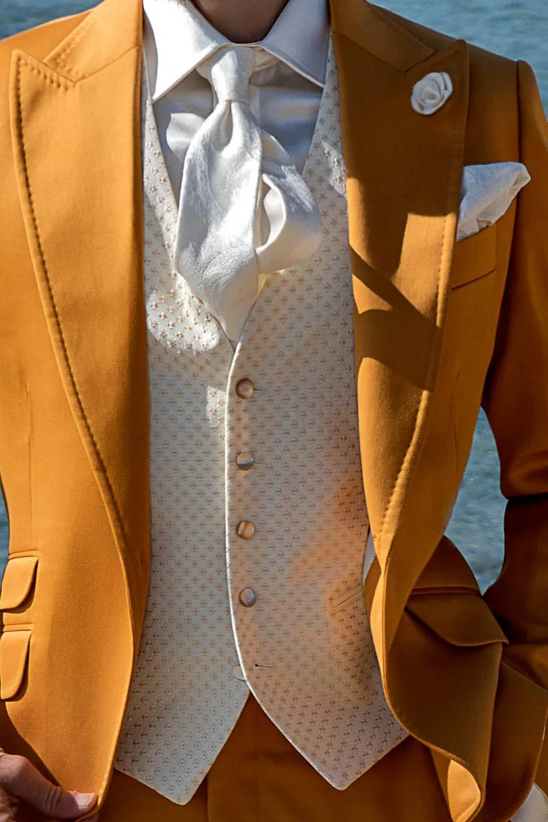 Gilet in misto lana bianco con ricamo oro