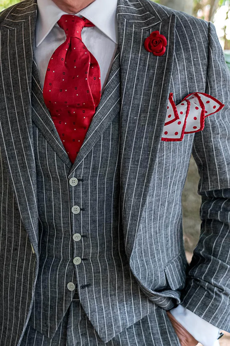 Gilet con rever in puro lino gessato grigio