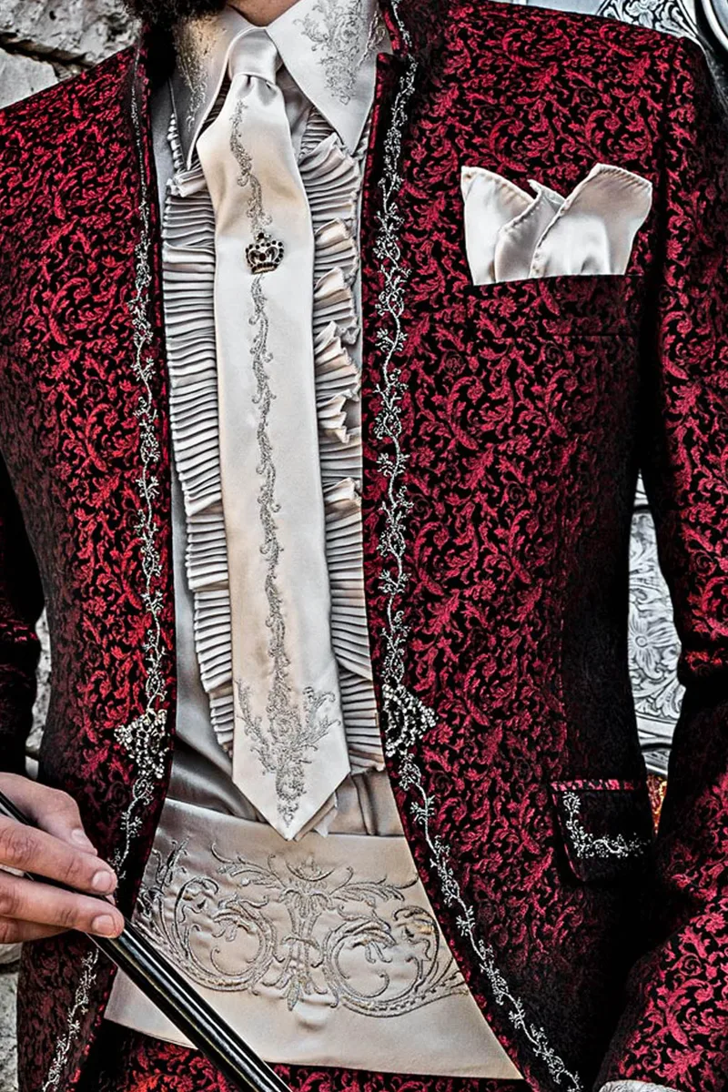 Camicia e accessori in microfibra di raso grigio perla con ricamo drago argento
