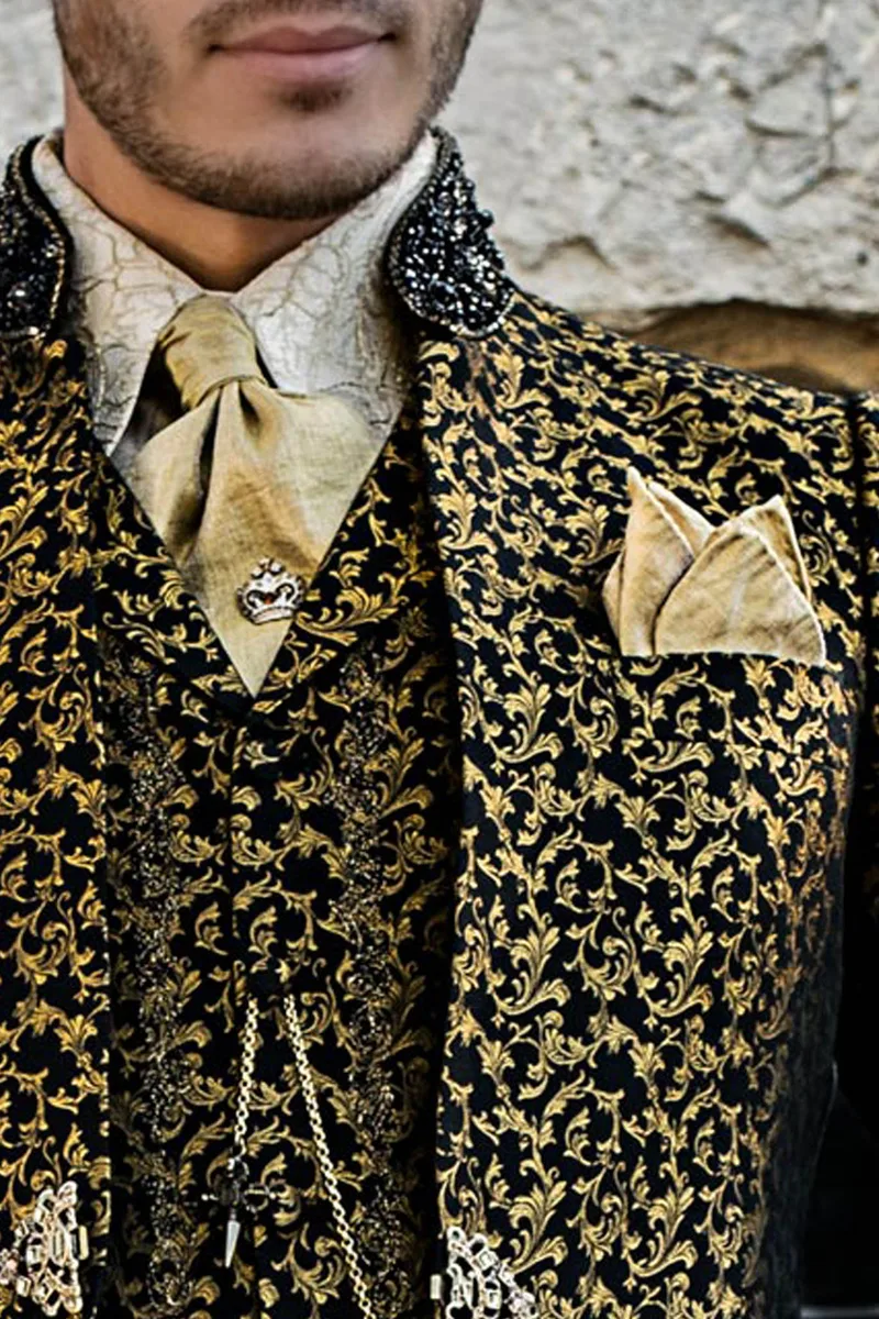 Ascot e fazzoletto oro