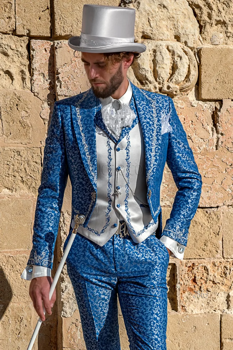Frac stile barocco blu royal damascato con ricami argento in stile signorile – Piano americano