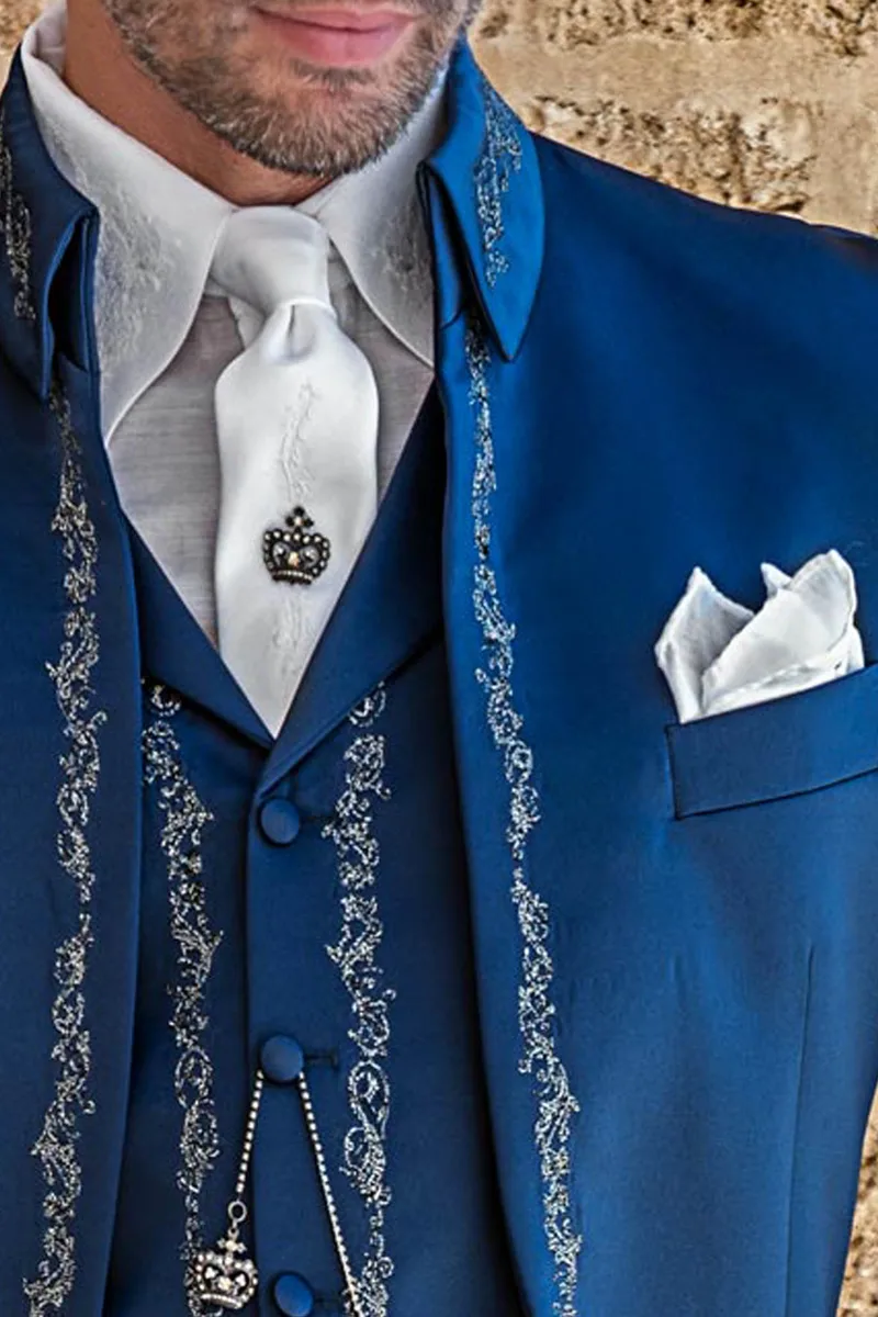Camicia, Cravatta e Fascia in tessuto lurex bianco con ricamo