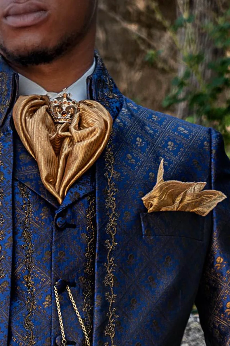 Plastron annodato in pizzo oro