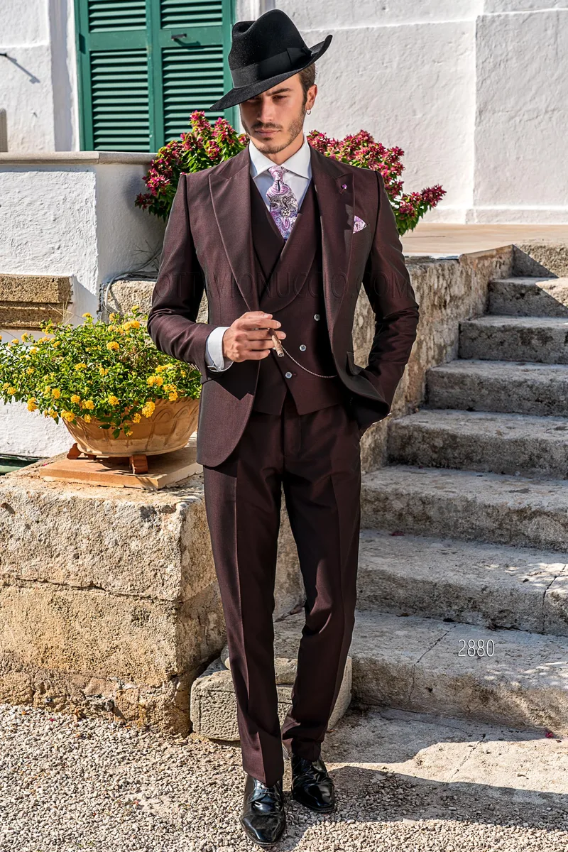 Abito 3 pezzi da cerimonia uomo vintage bordeaux – Figura intera