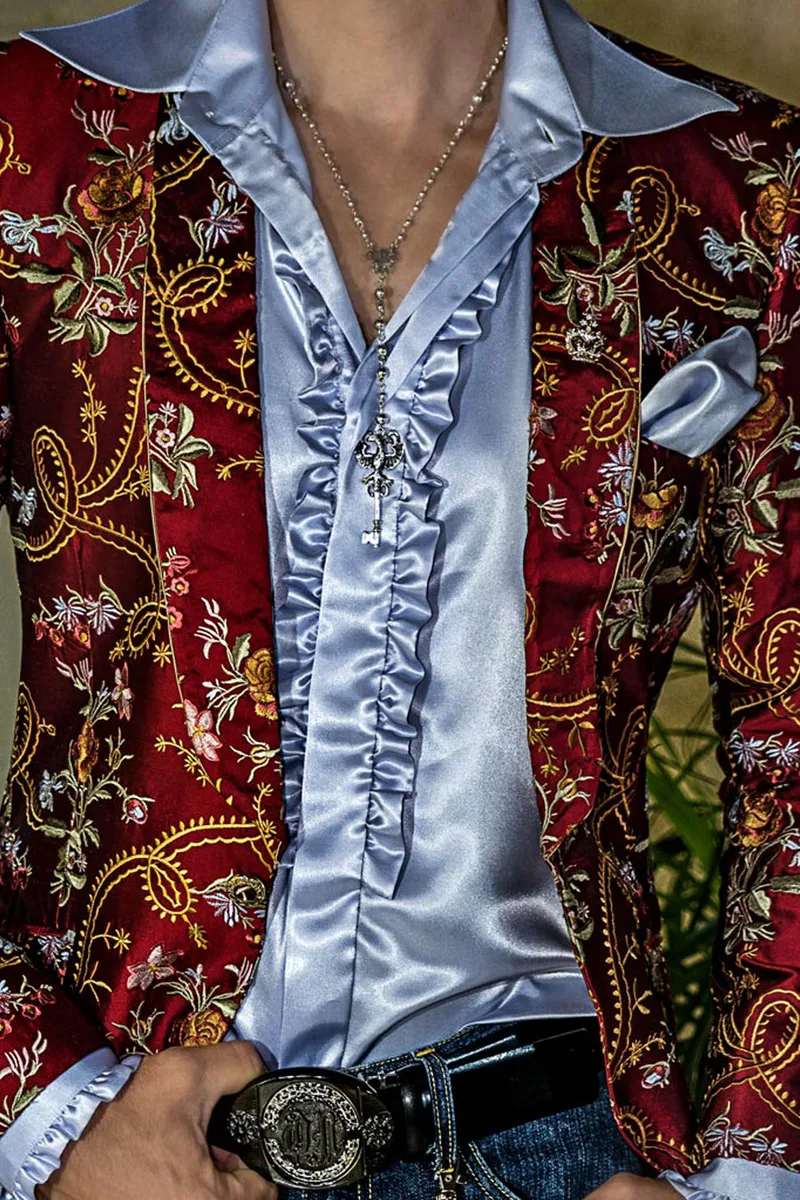 Camicia in raso celeste con volant