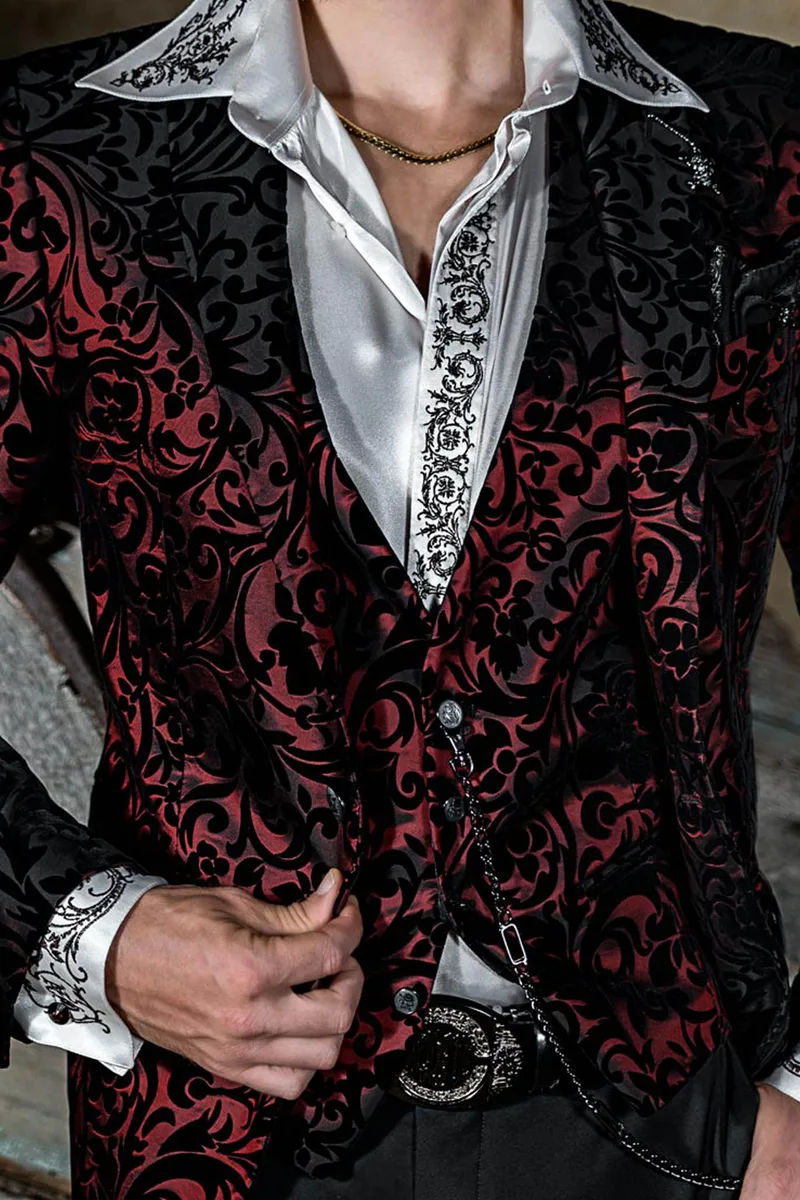 Gilet in velluto floccato nero su fondo rosso