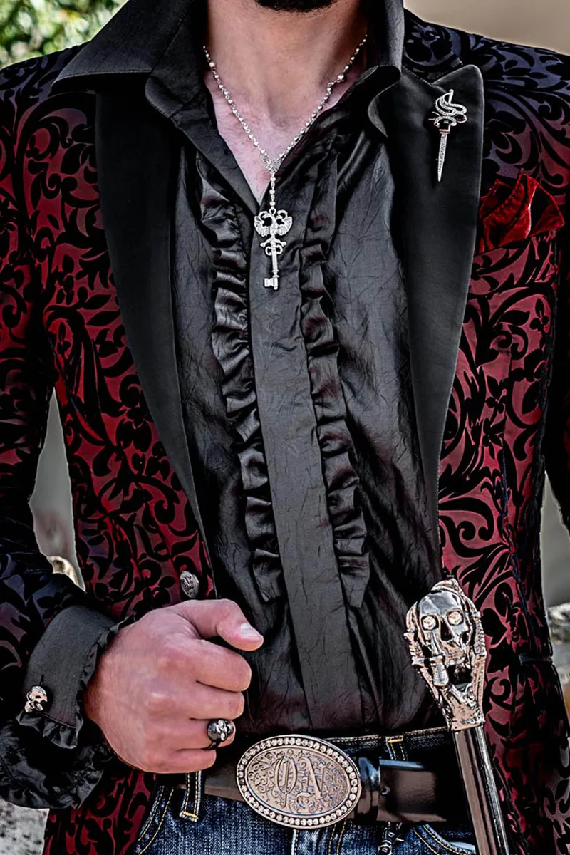 Camicia nera con volant stropicciata