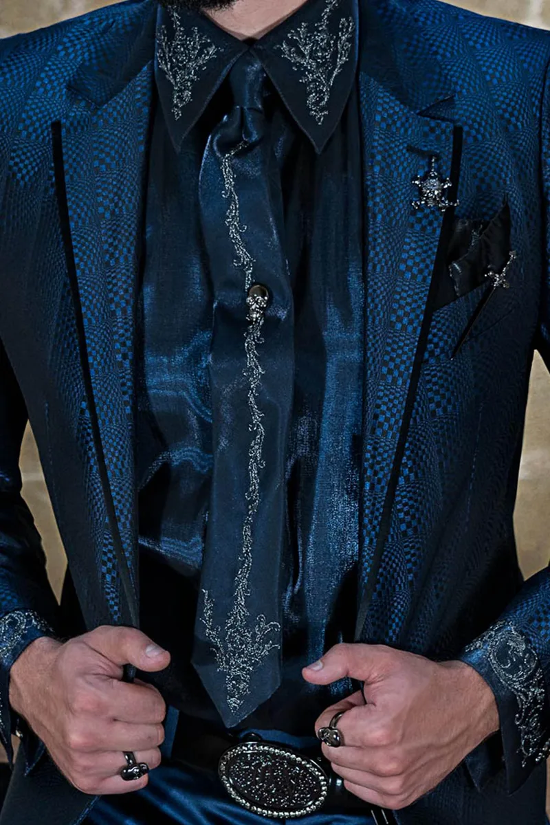 Camicia e Cravatta in tessuto lurex blu con ricamo