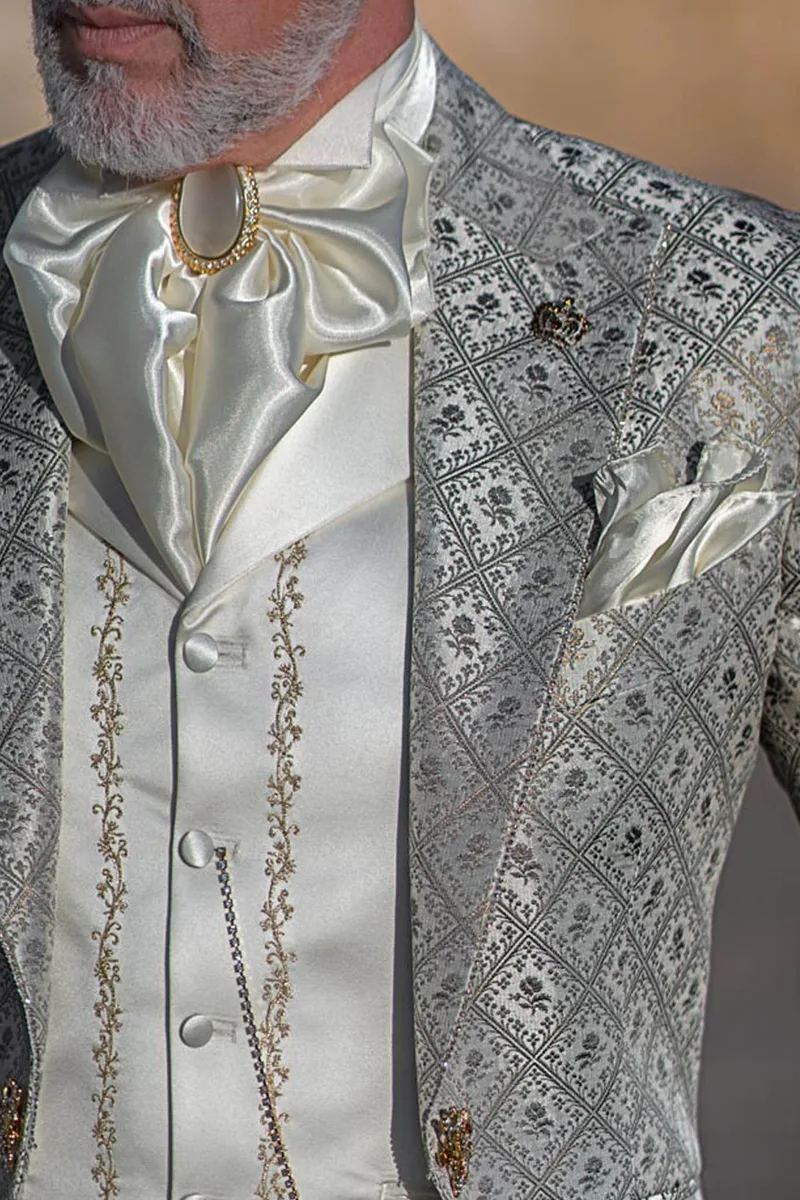 Plastron annodato e fazzoletto in raso avorio