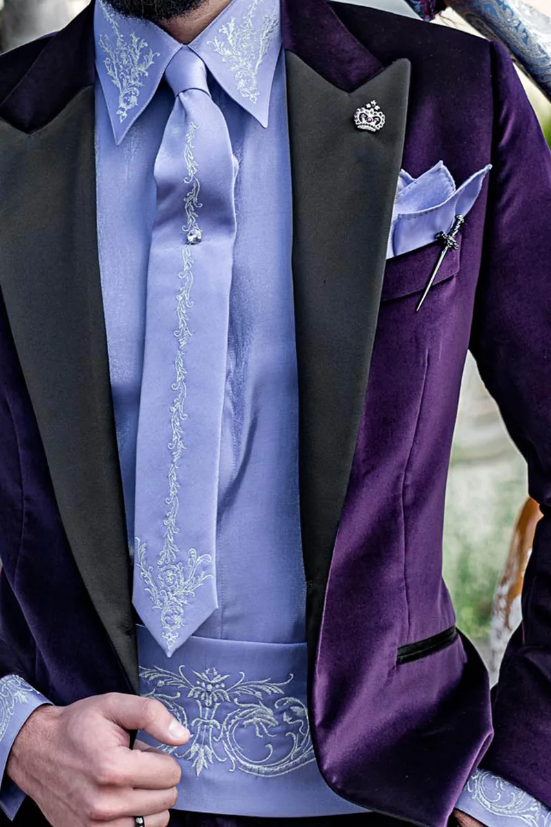 Camicia, Cravatta e Fascia in tessuto lurex glicine con ricamo perlato