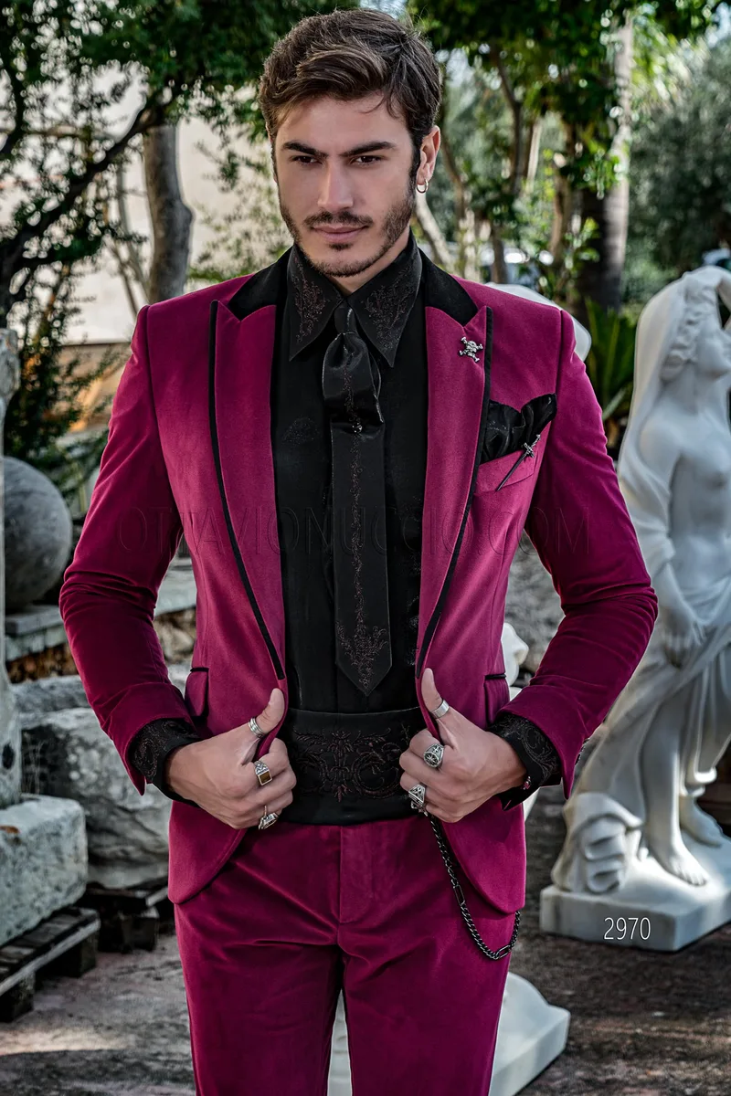 Traje de ceremonia alternativo de estilo “shabby-chic” en terciopelo fucsia 1