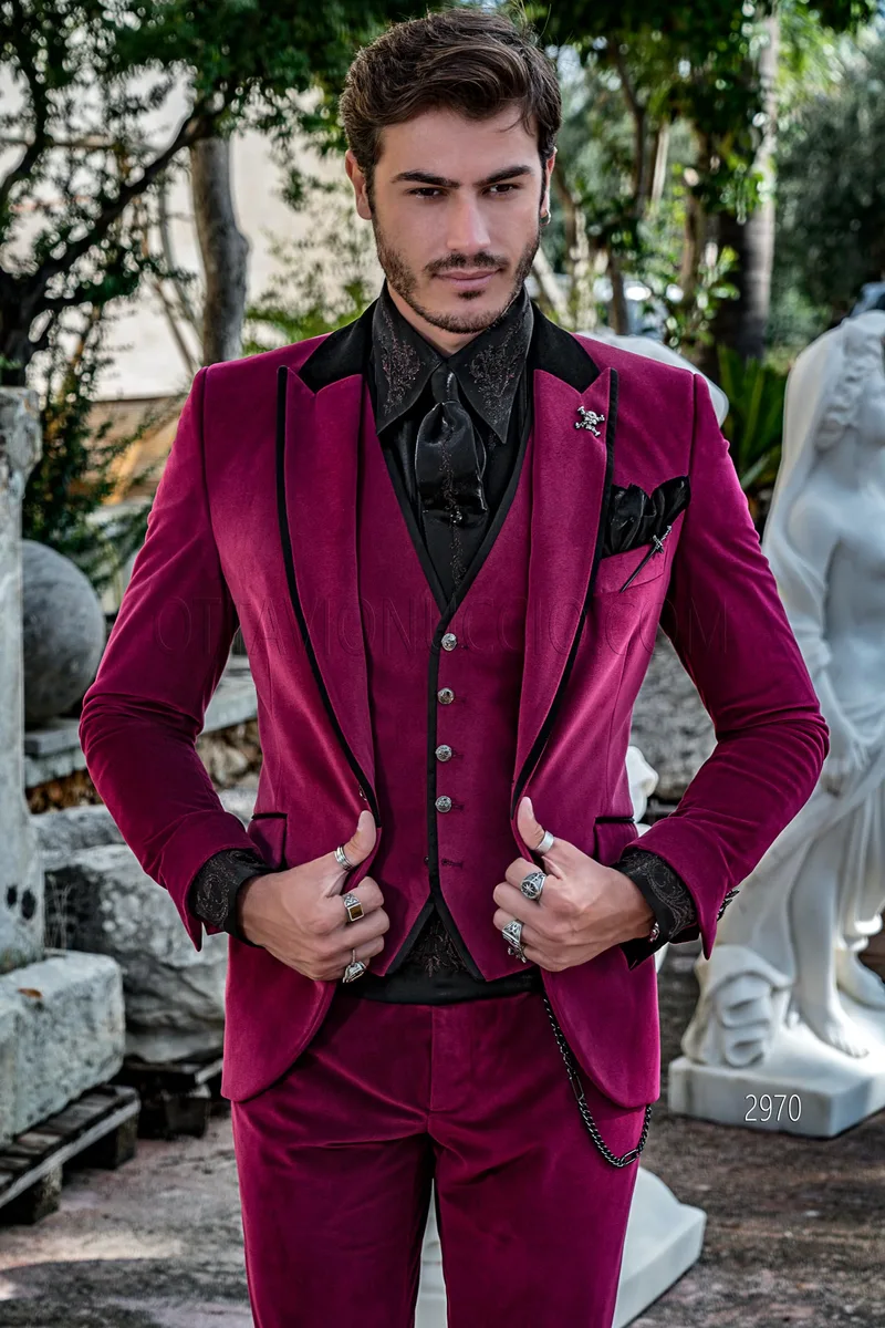 Traje de ceremonia alternativo de estilo “shabby-chic” en terciopelo fucsia 3