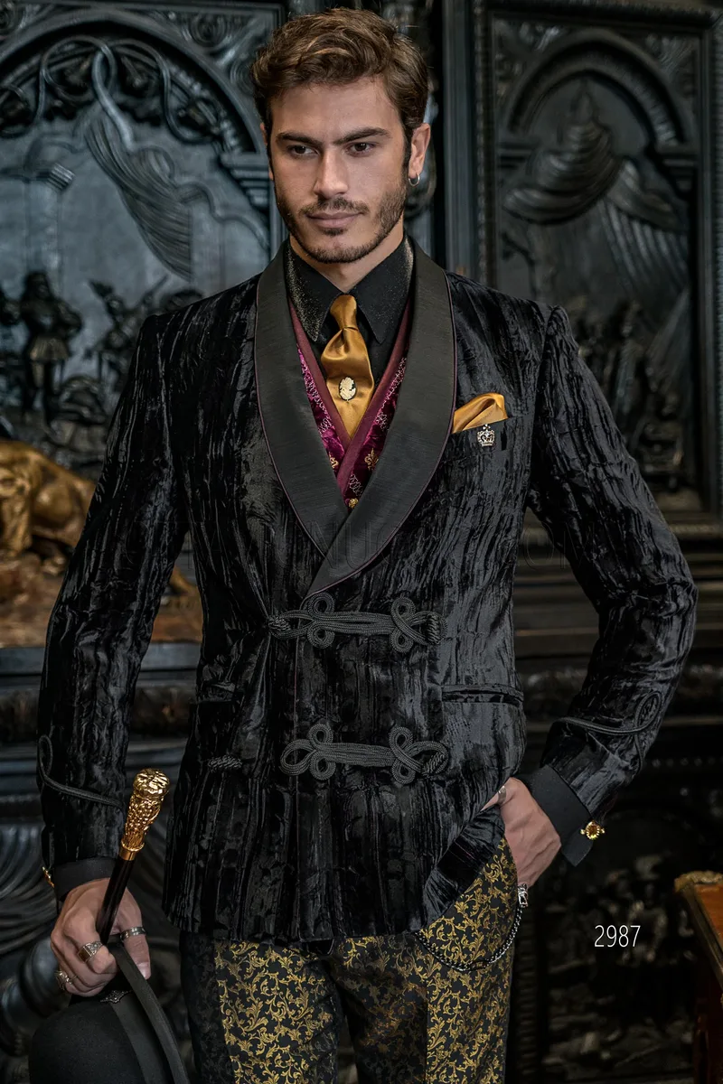 Smoking doppiopetto stile aristocratico in velluto stropicciato nero – Piano americano