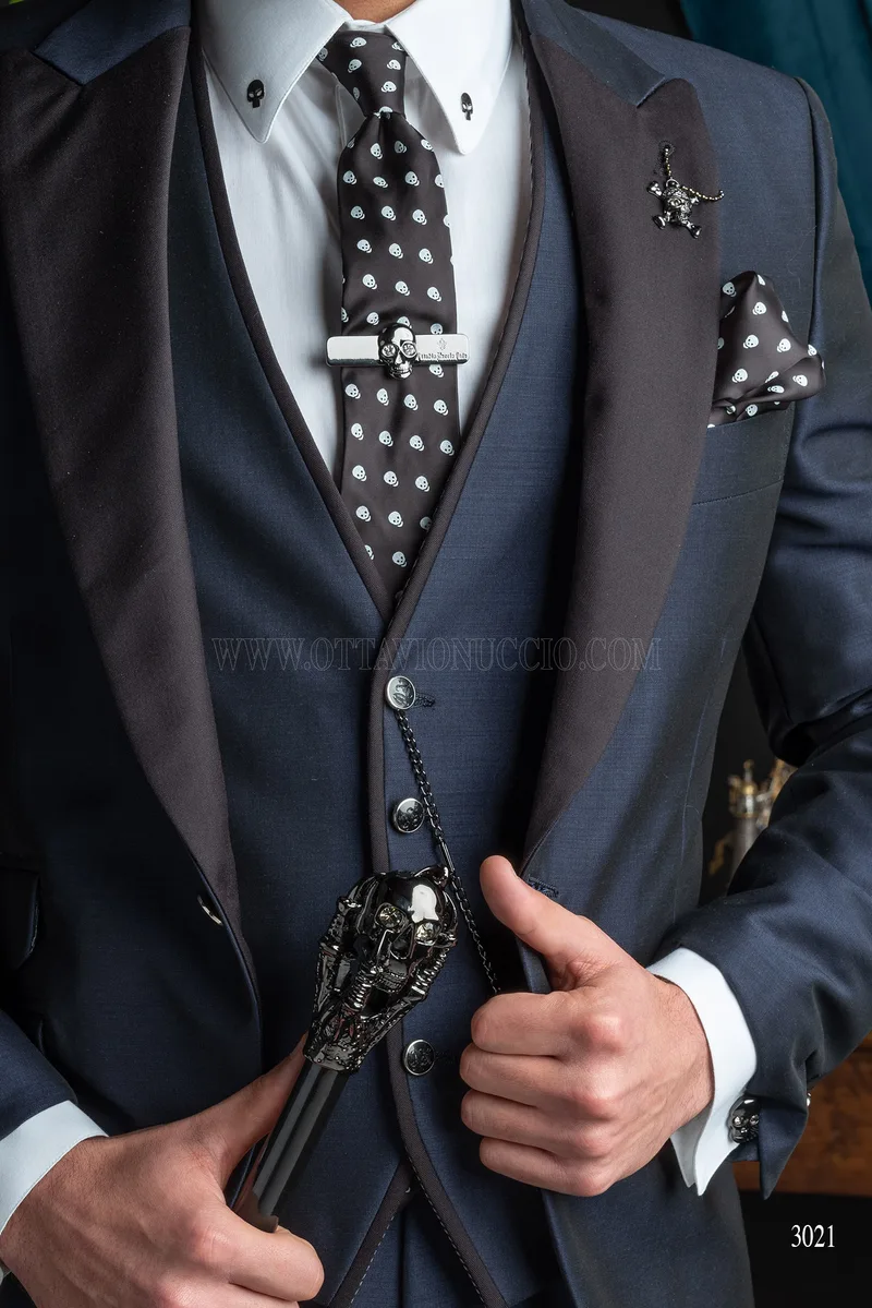 Traje de ceremonia hombre azul con solapa negra y chaleco a tono 3