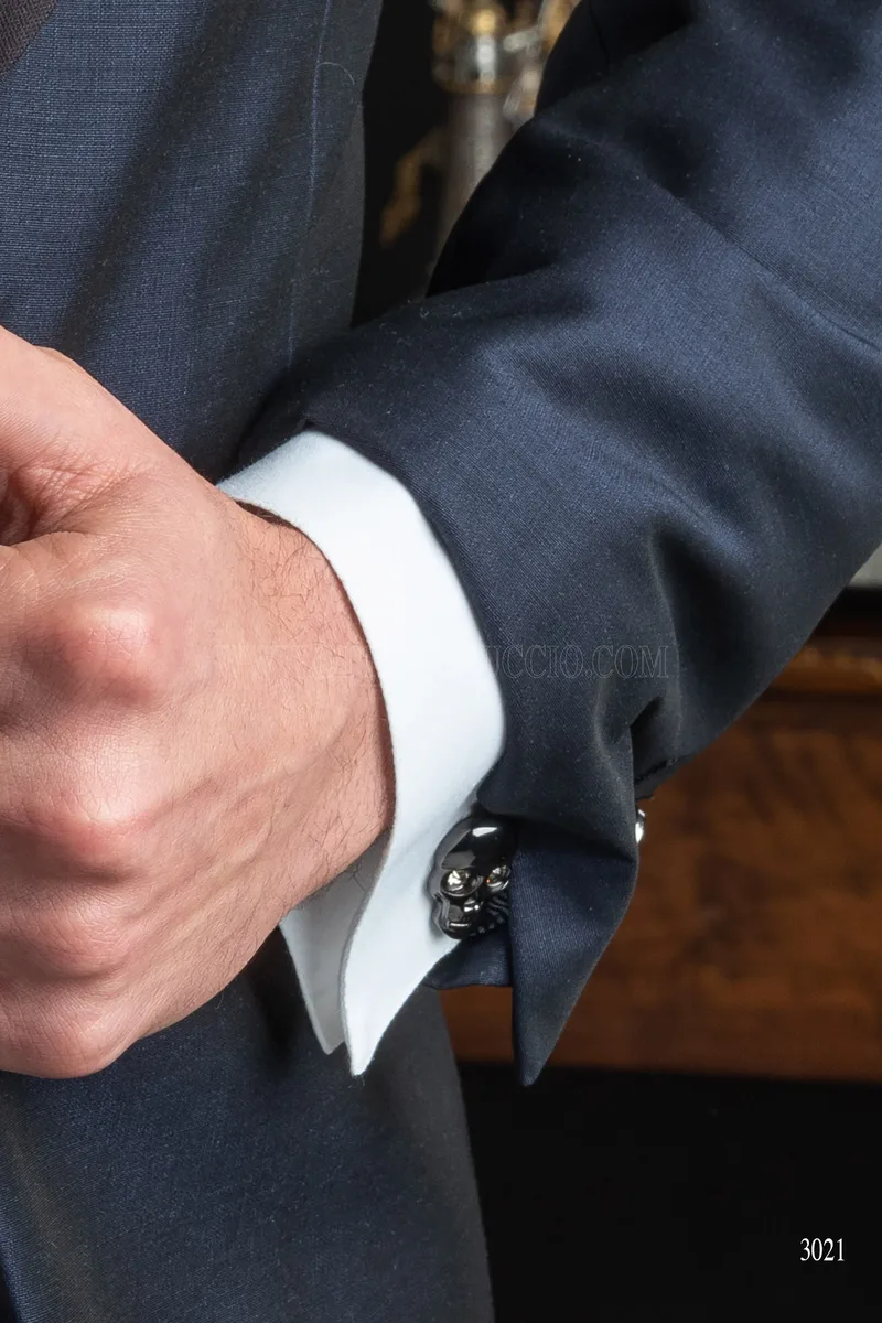Traje de ceremonia hombre azul con solapa negra y chaleco a tono 6