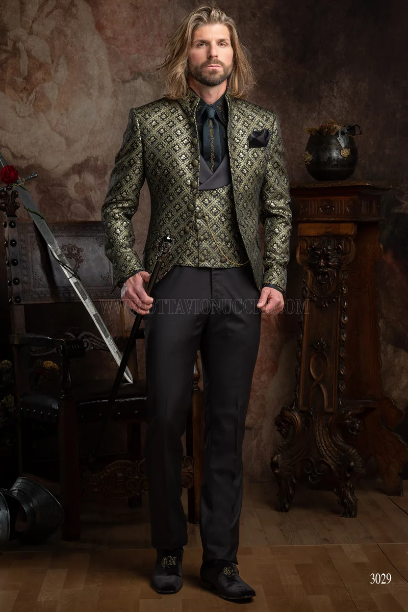 Costume redingote homme gothique avec veste damassée or et noir 2