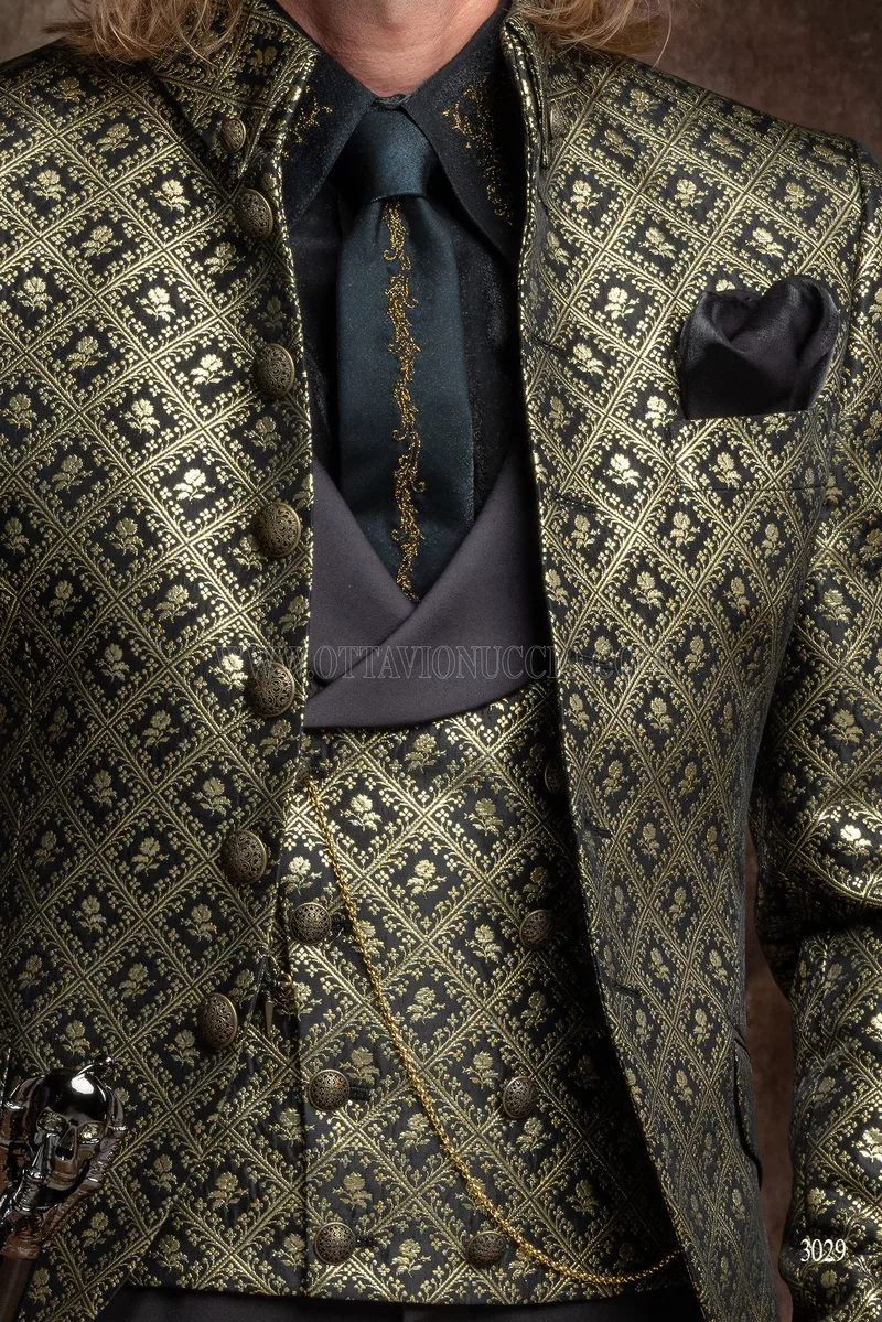 Costume redingote homme gothique avec veste damassée or et noir 3