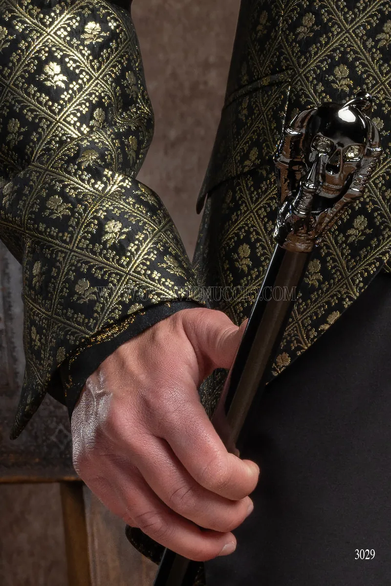 Costume redingote homme gothique avec veste damassée or et noir 5