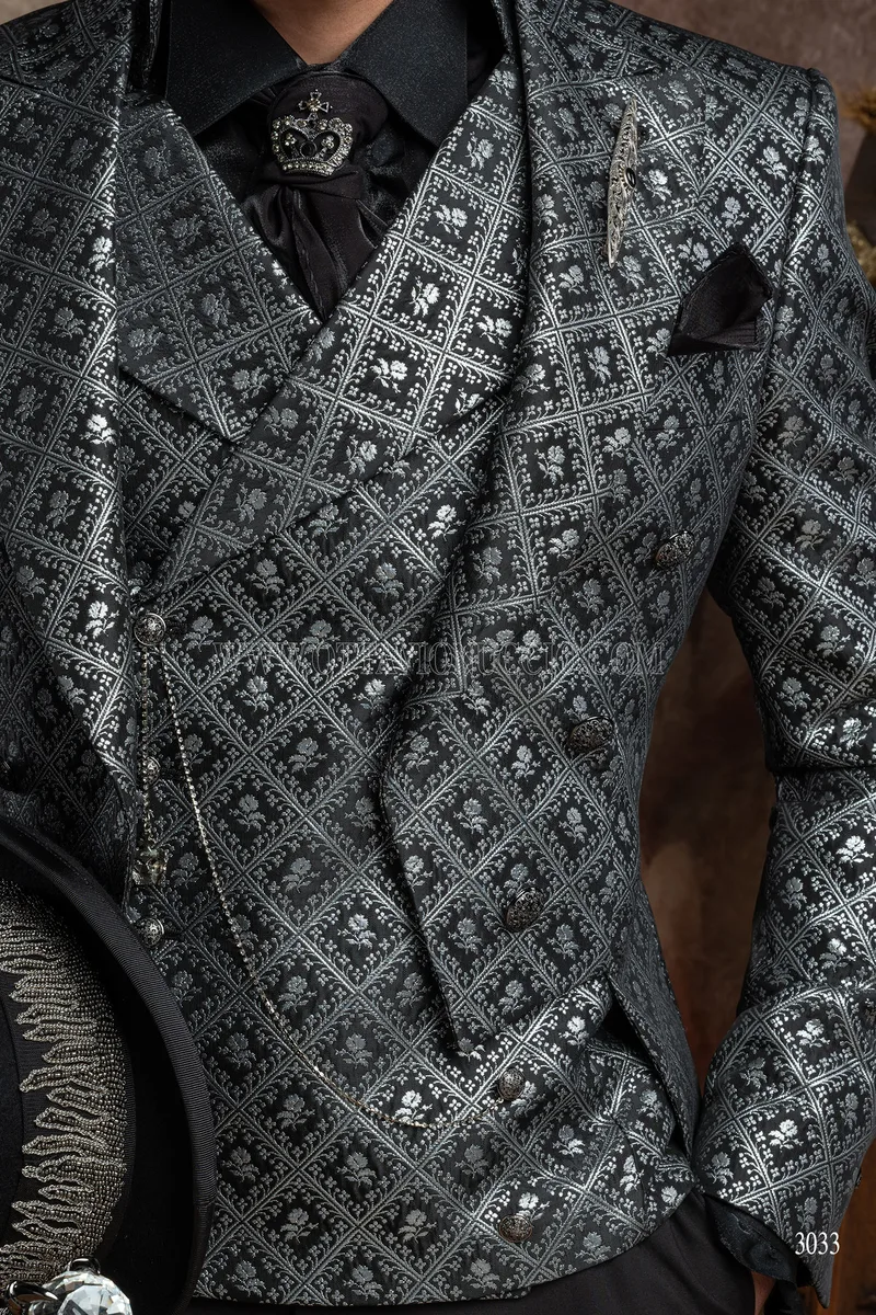 Gilet con rever d'epoca broccato nero argento