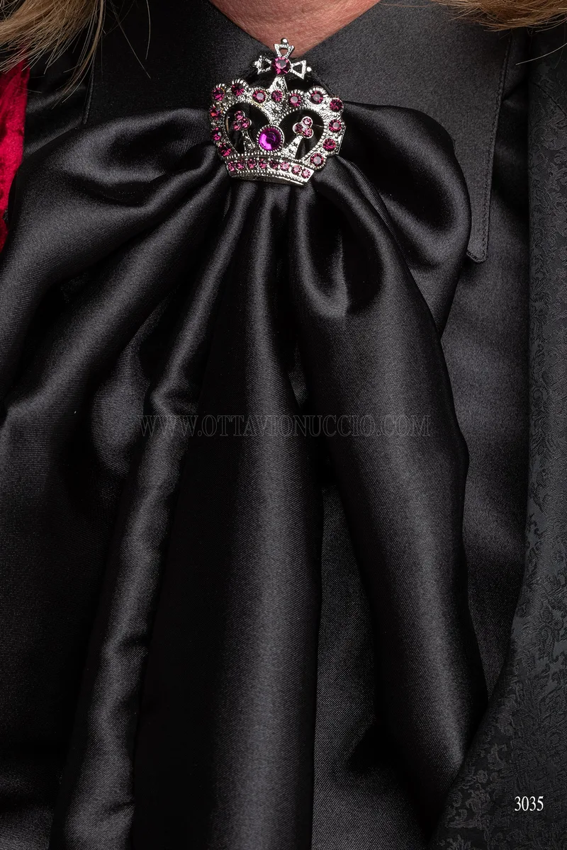 Gebundener Plastron und Einstecktuch aus schwarzem Satin