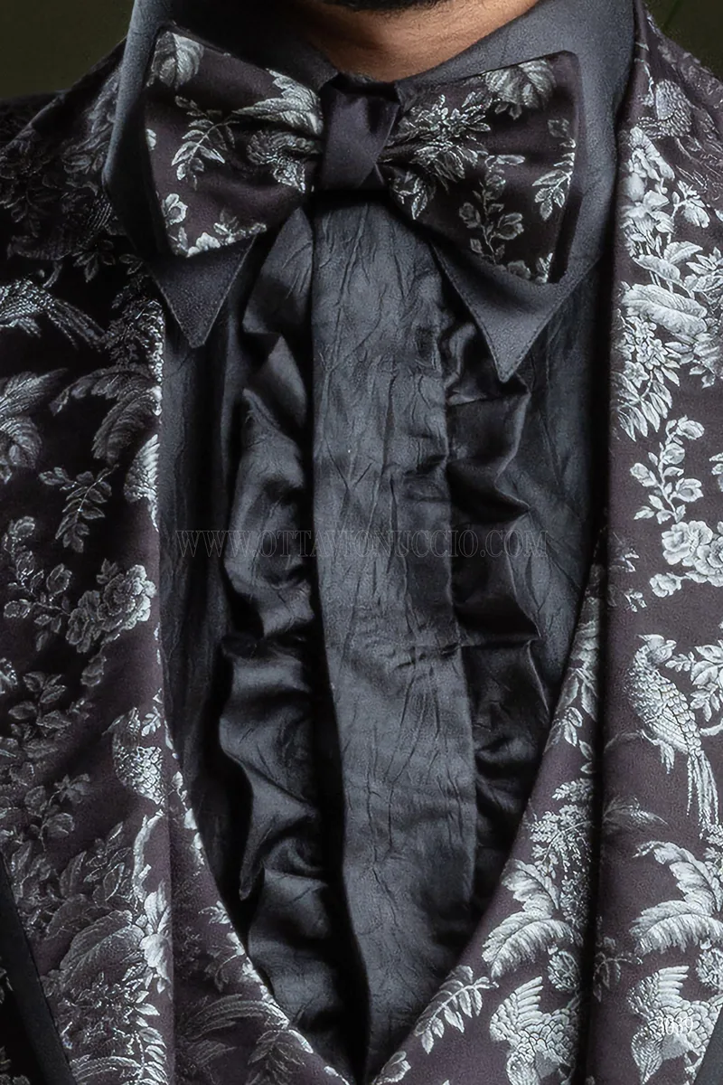 Camicia nera con volant stropicciata