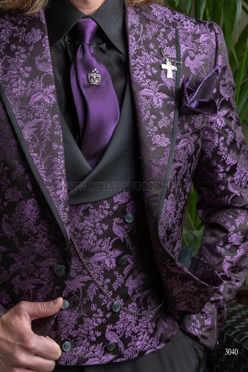 Gilet doppiopetto seta nero con motivo viola, rever sciallato di tessuto a contrasto nero