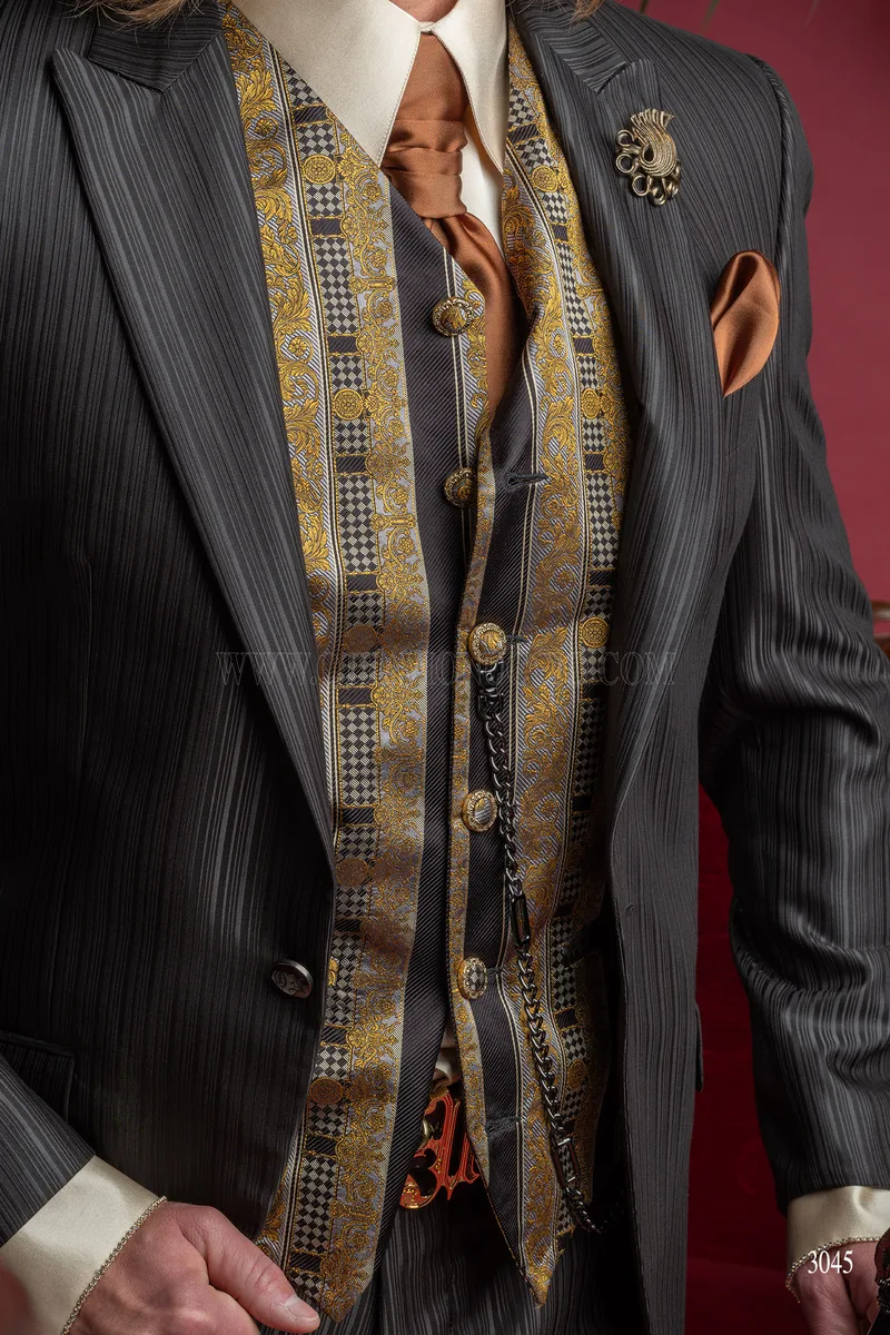 Gilet in seta jacquard fantasia a righe oro