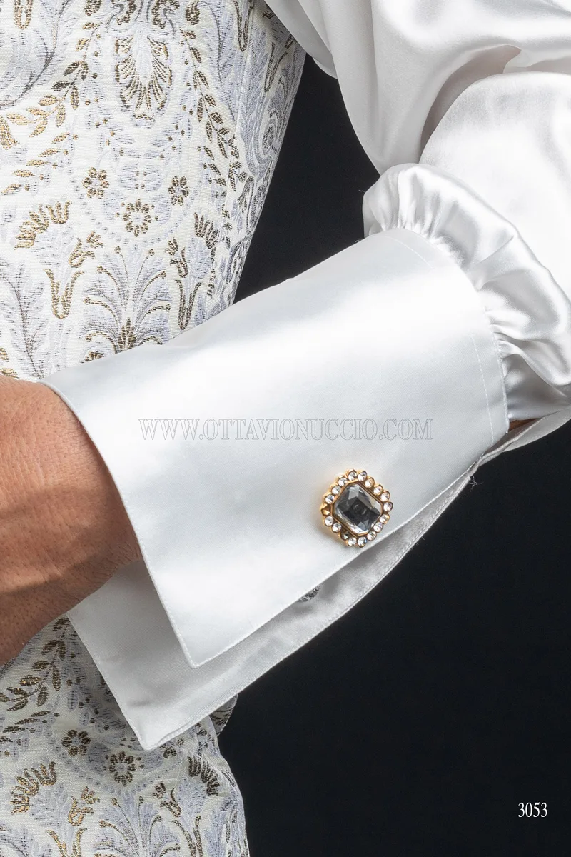Barocker Hochzeitsanzug aus Brokat in Weiß-Elfenbein mit Strass am Revers 10