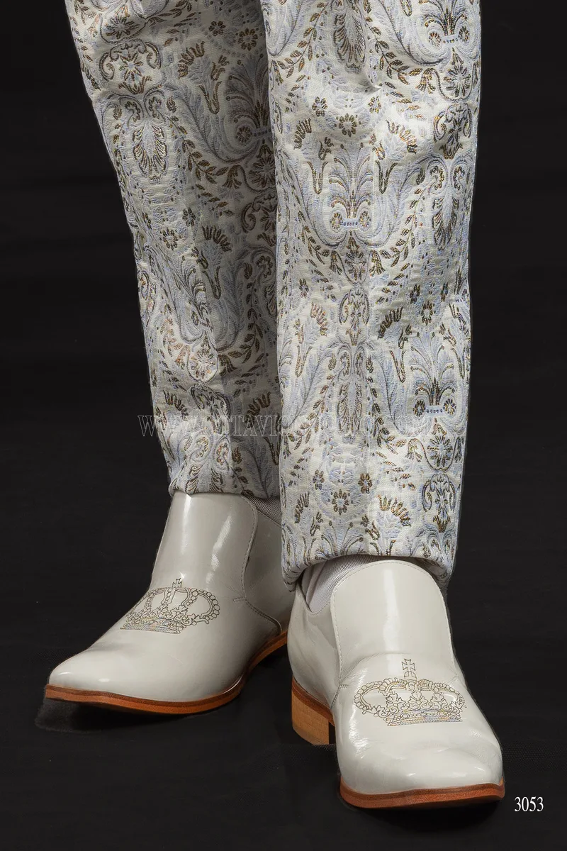 Slipper bianca con ricamo corona oro