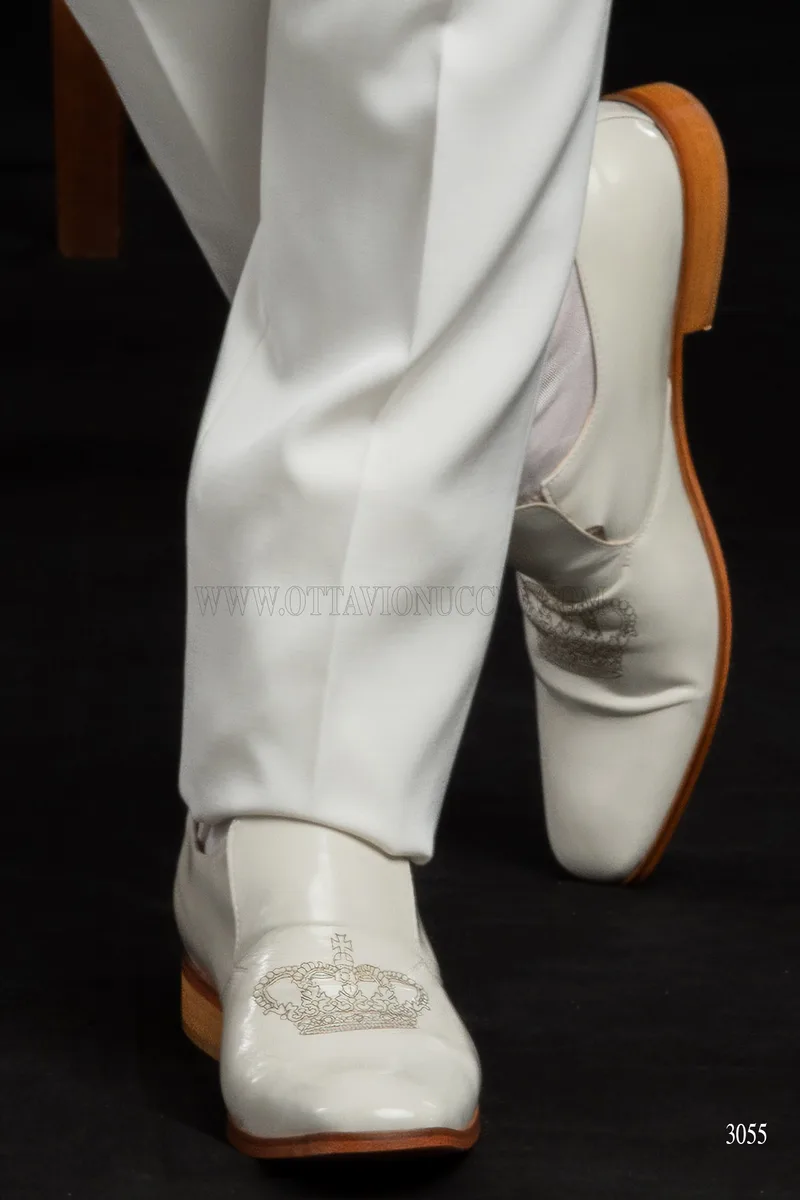 Slipper avorio con ricamo corona oro