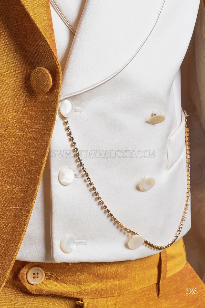 Goldener Hochzeitsanzug aus Shantung in Viskosemischung mit passender Weste – Knöpfe