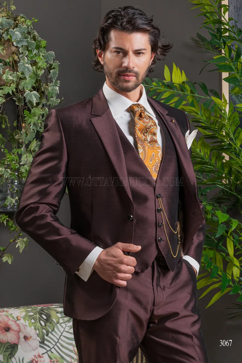 Men's 3 piece suit in brown silk blend shantung – Half-length view