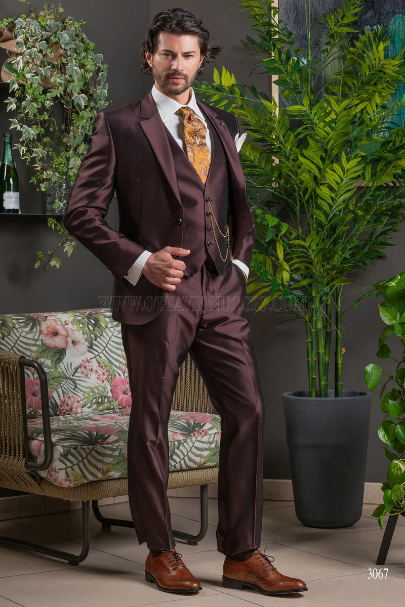 Men's 3 piece suit in brown silk blend shantung – Full-length view