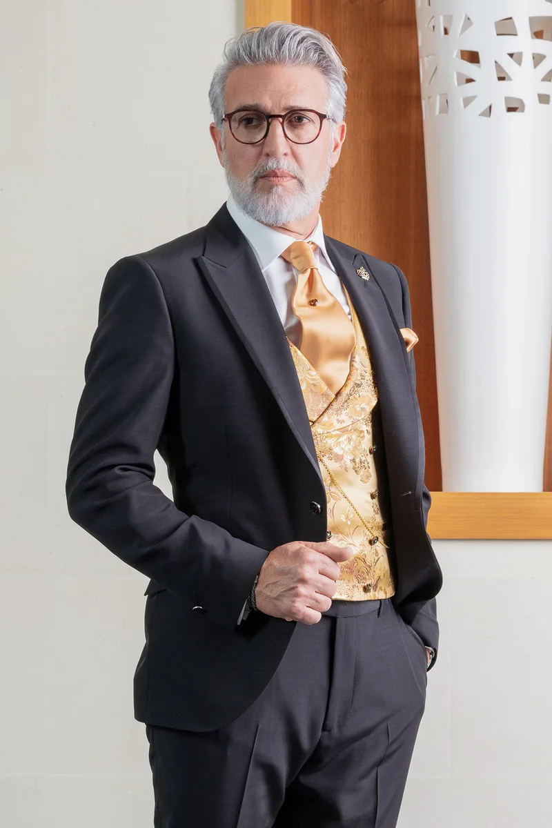 Traje de ceremonia de hombre clásico negro – Medio cuerpo