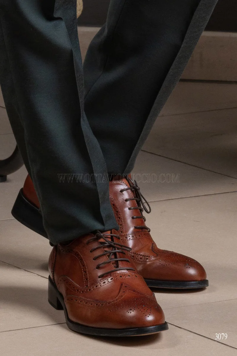 Scarpa artigianale 5 fori colore whisky