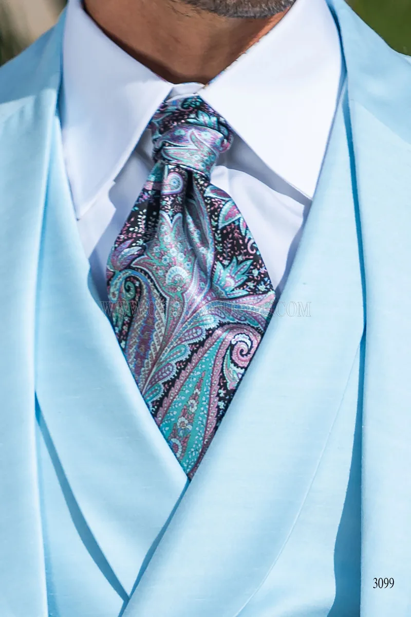 Costume de mariage estival bleu ciel avec gilet croisé 5