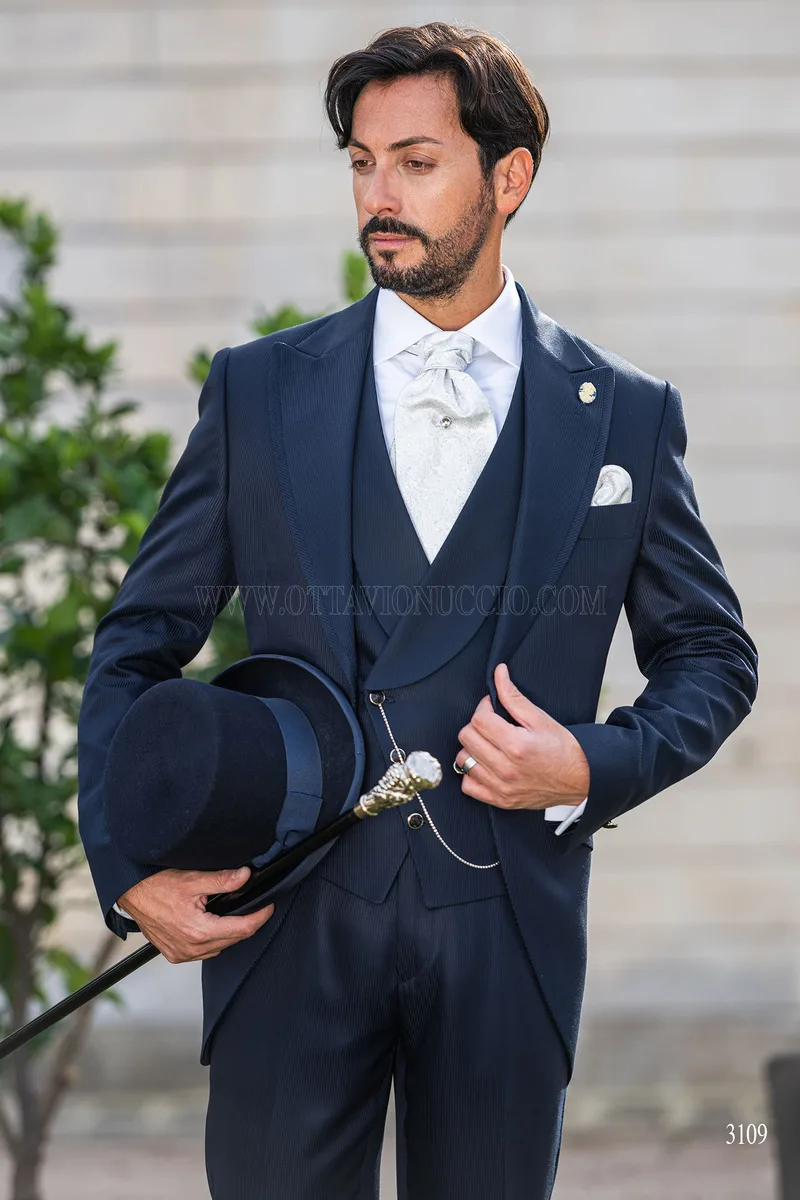 Traje de novio hombre azul con chaleco cruzado 1