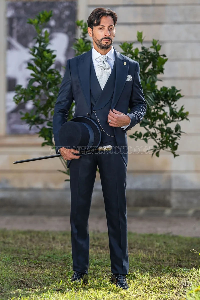 Traje de novio hombre azul con chaleco cruzado 3