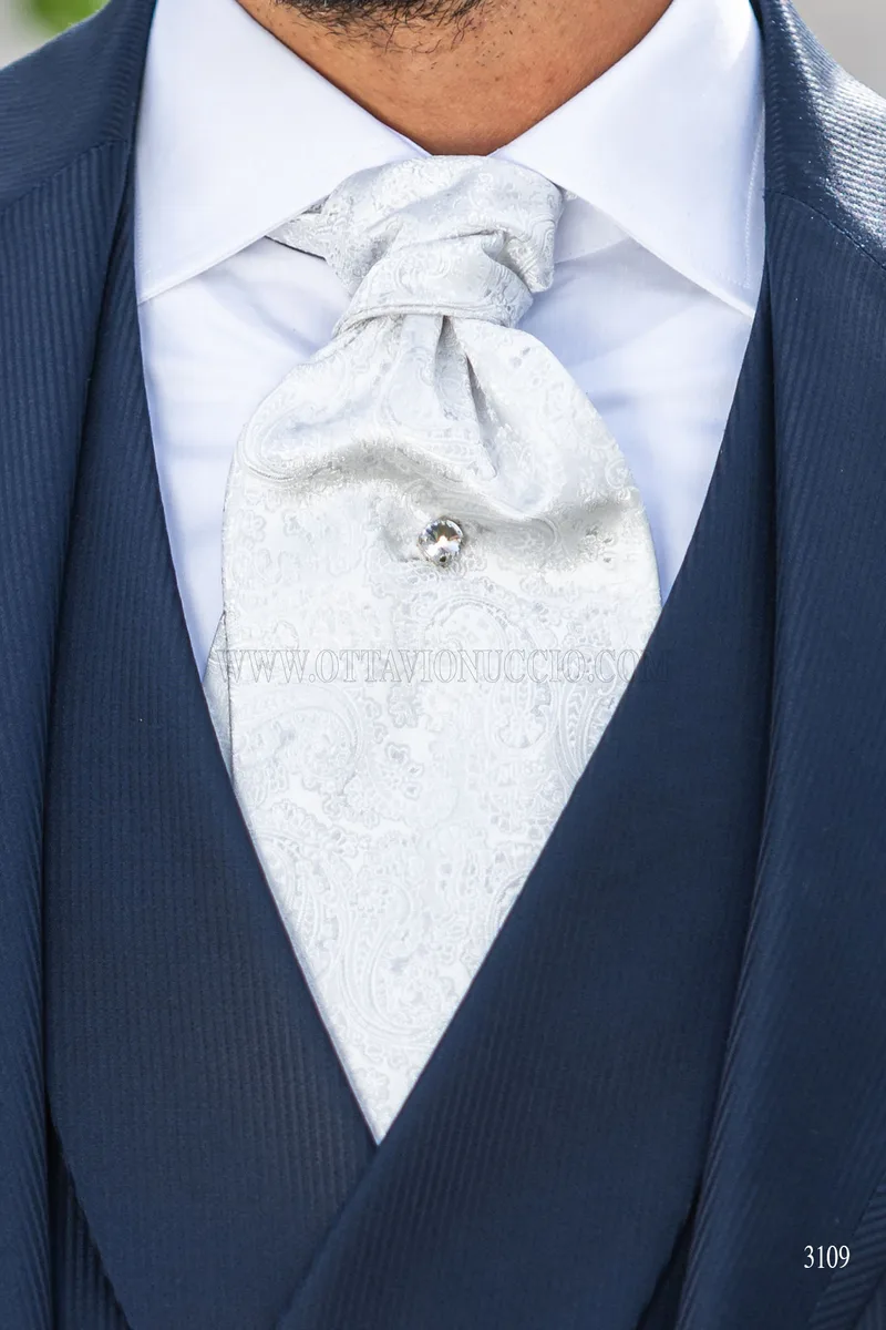 Cravattone da annodare e fazzoletto damascato grigio perla