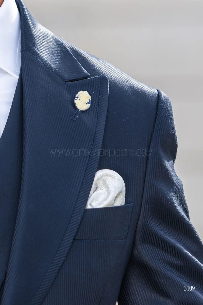 Traje de novio hombre azul con chaleco cruzado 6