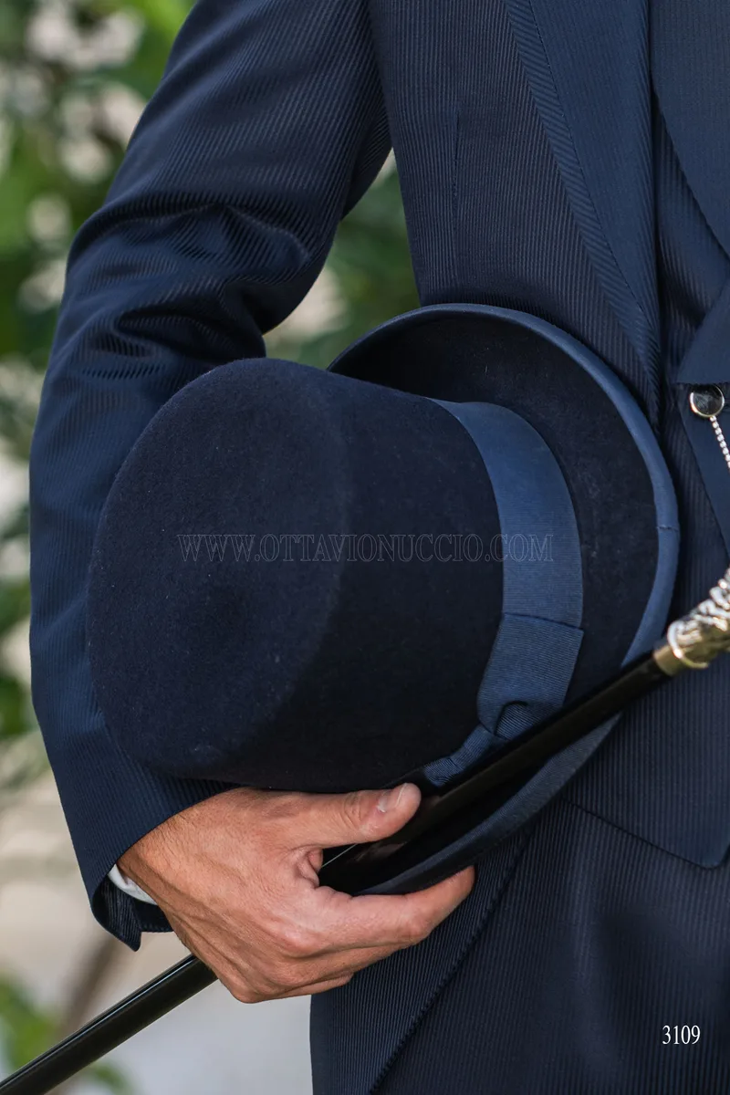 Traje de novio hombre azul con chaleco cruzado 7