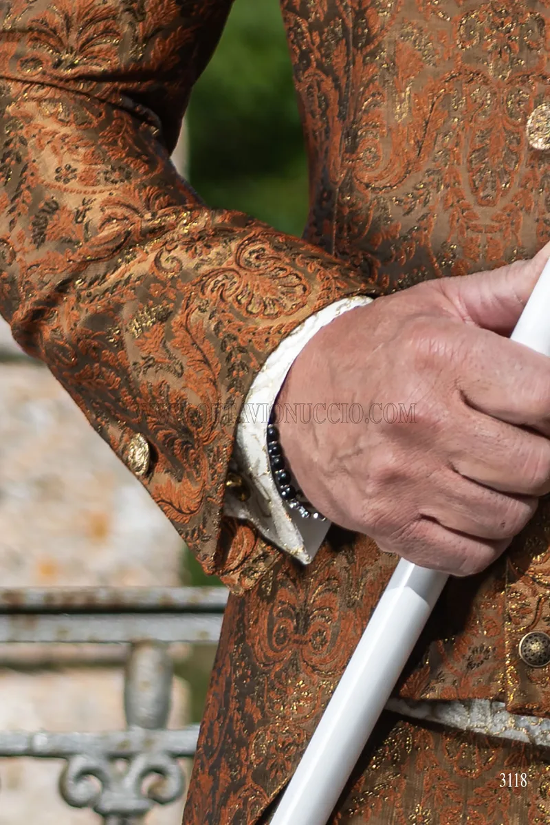 Costume de mariage baroque brocart or col napoléonien 8