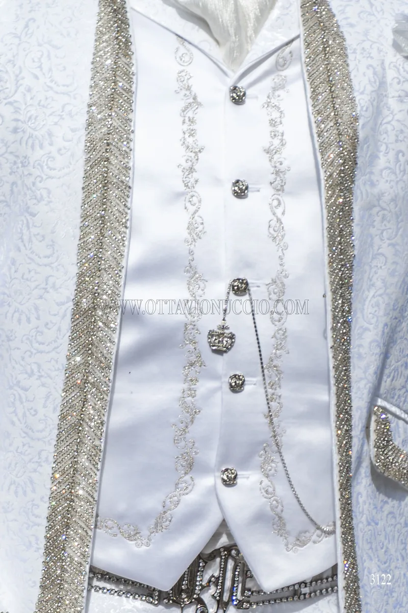 Gilet con rever d'epoca raso bianco ricamato argento