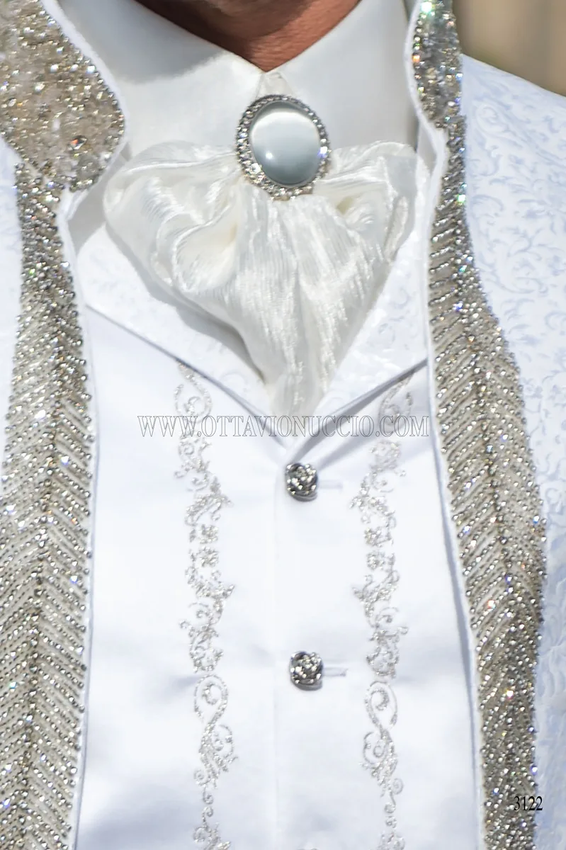 Plastron annodato in pizzo con fazzoletto
