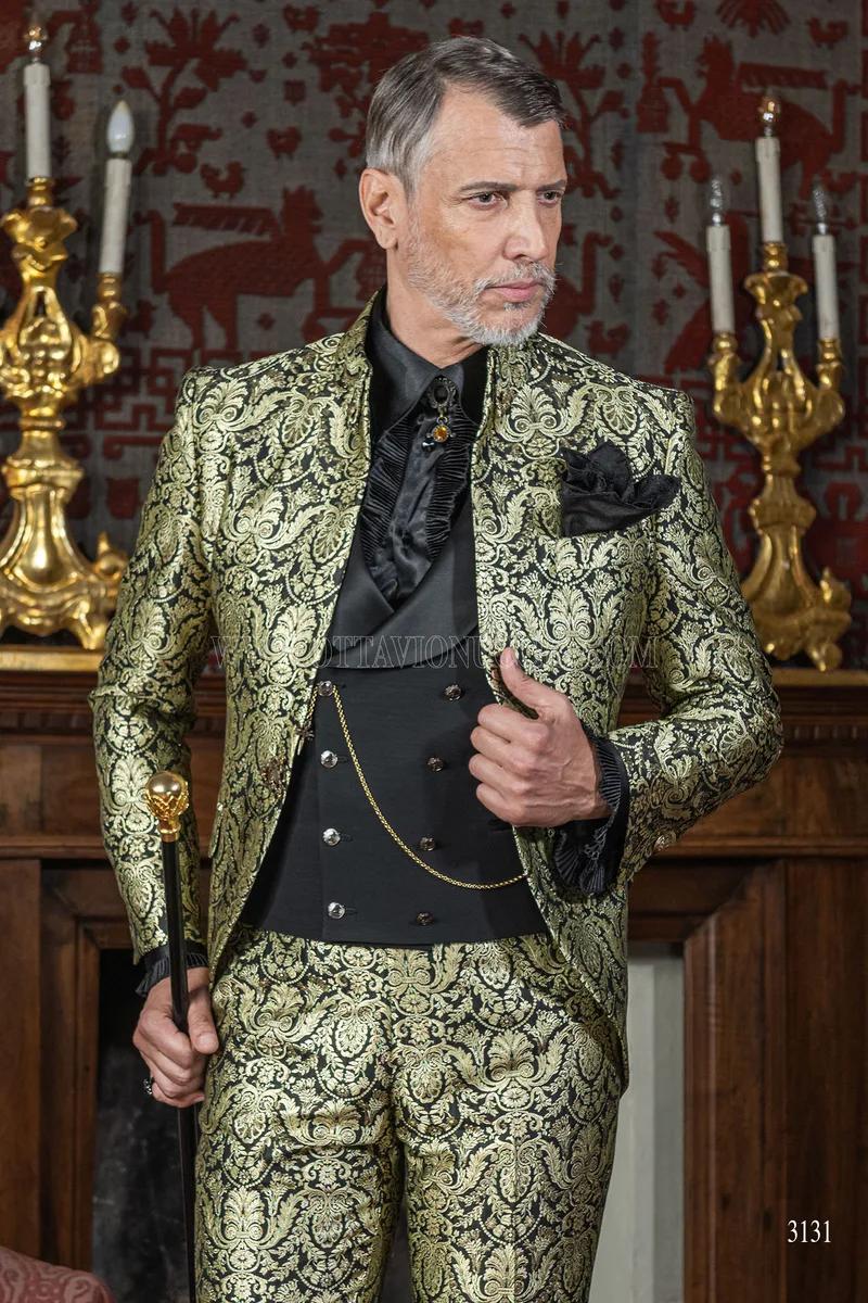 Traje de novio gótico cuello Napoleone brocado oro 1