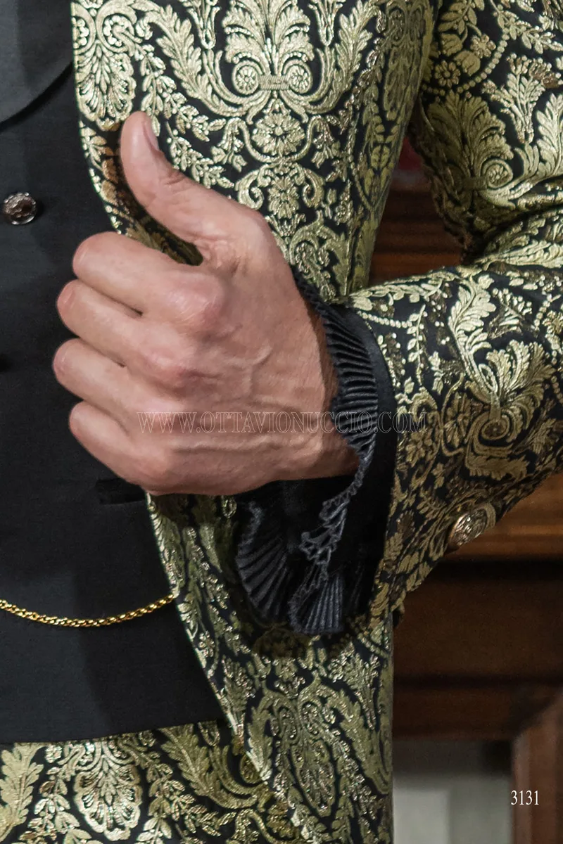 Traje de novio gótico cuello Napoleone brocado oro 6